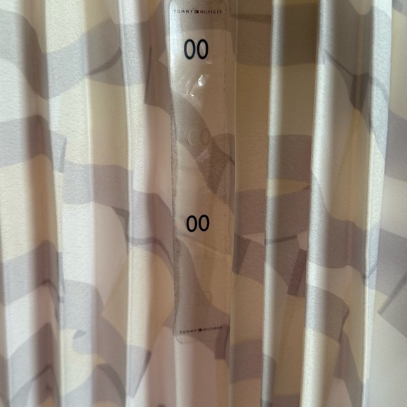 Tommy Hilfiger Adaptive Chiffon Pleated Skirt. Size XS - Picture 4 of 9